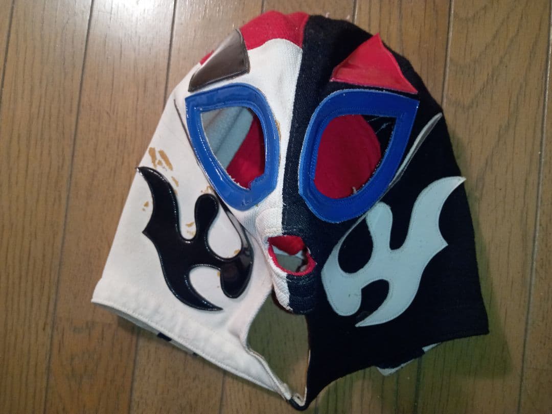 即決！オカノ 本人使用済み試合用 プロレスマスク サイン入り