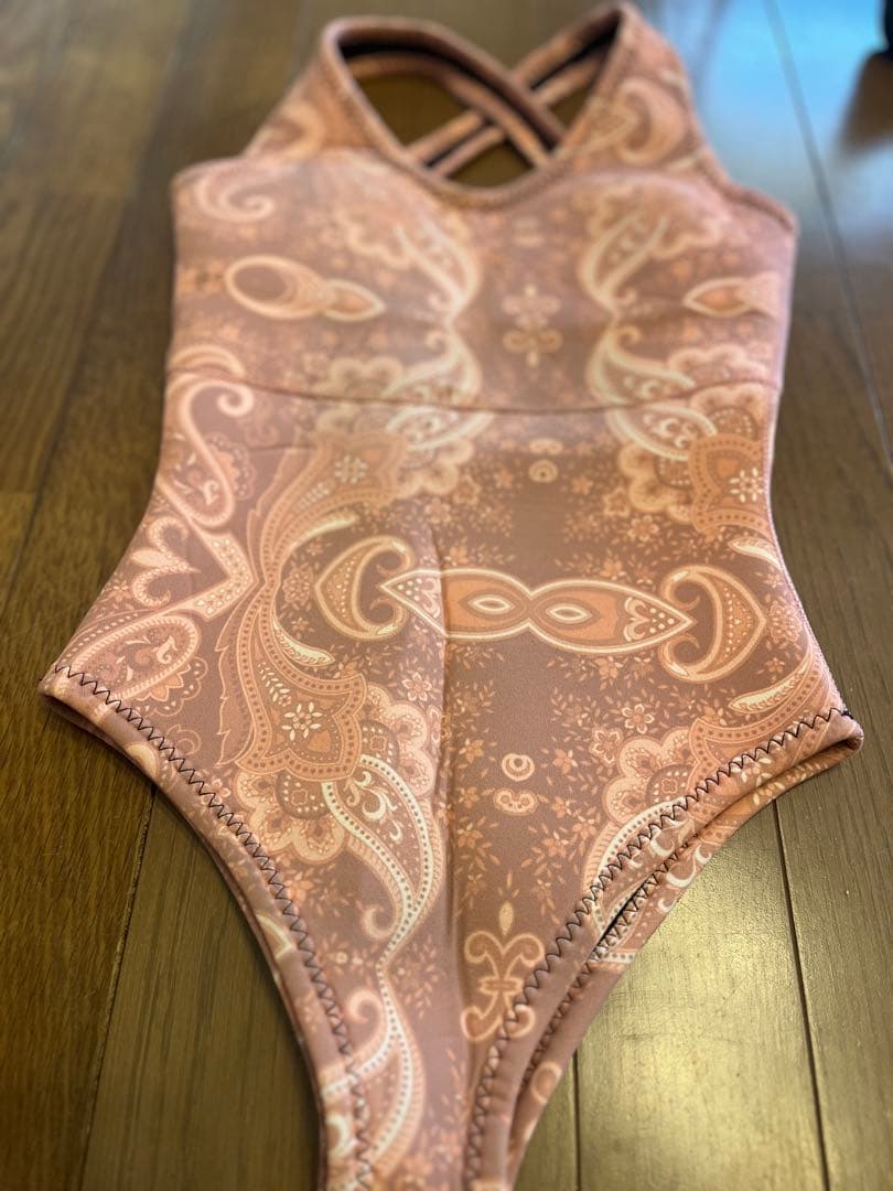 ペイズリー柄 クロスストラップ タッパー(ワンピースウェットスーツ)
