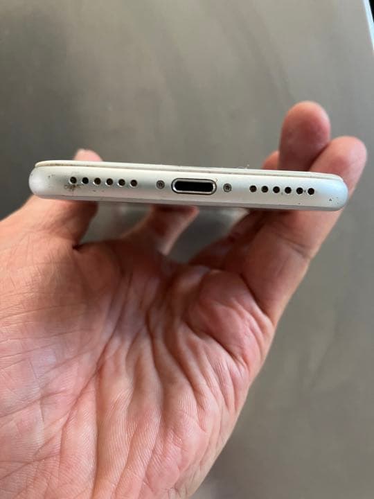 iPhone7 本体　シルバー　32G simロック解除済み