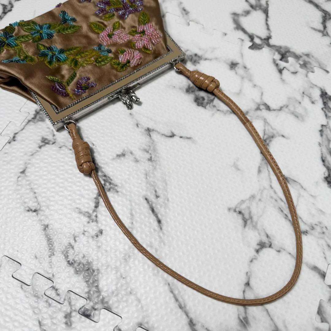 極美品◎ ヴァレンティノガラヴァーニ　パーティーバッグ　サテン生地　花柄刺繍