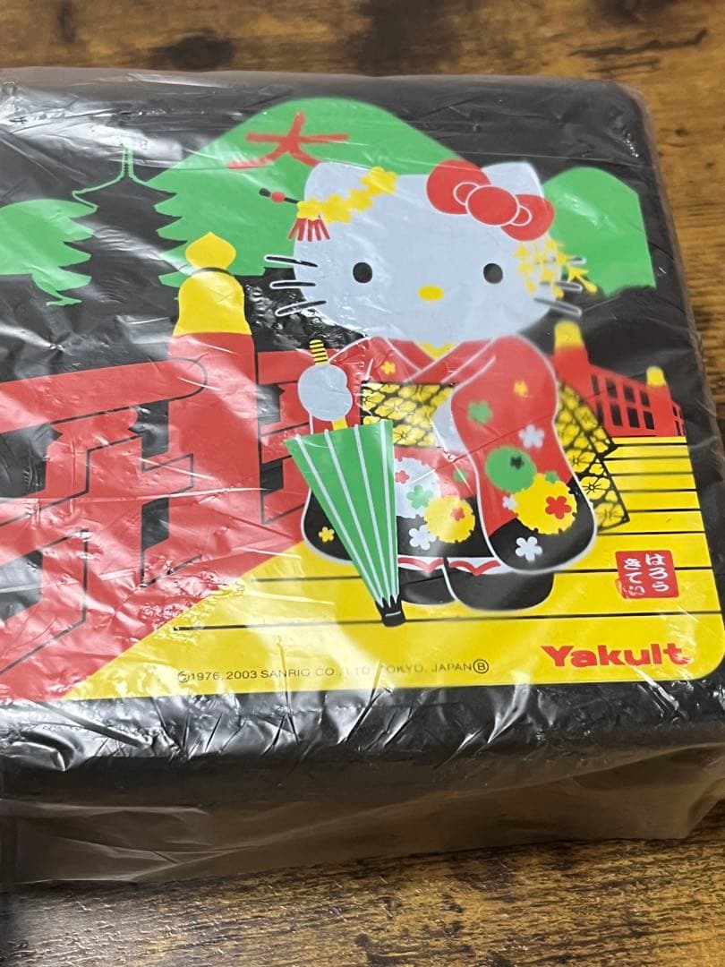 非売品　未使用　サンリオ　Sanrioハローキティ ミニ重箱 3セット！ヤクルト