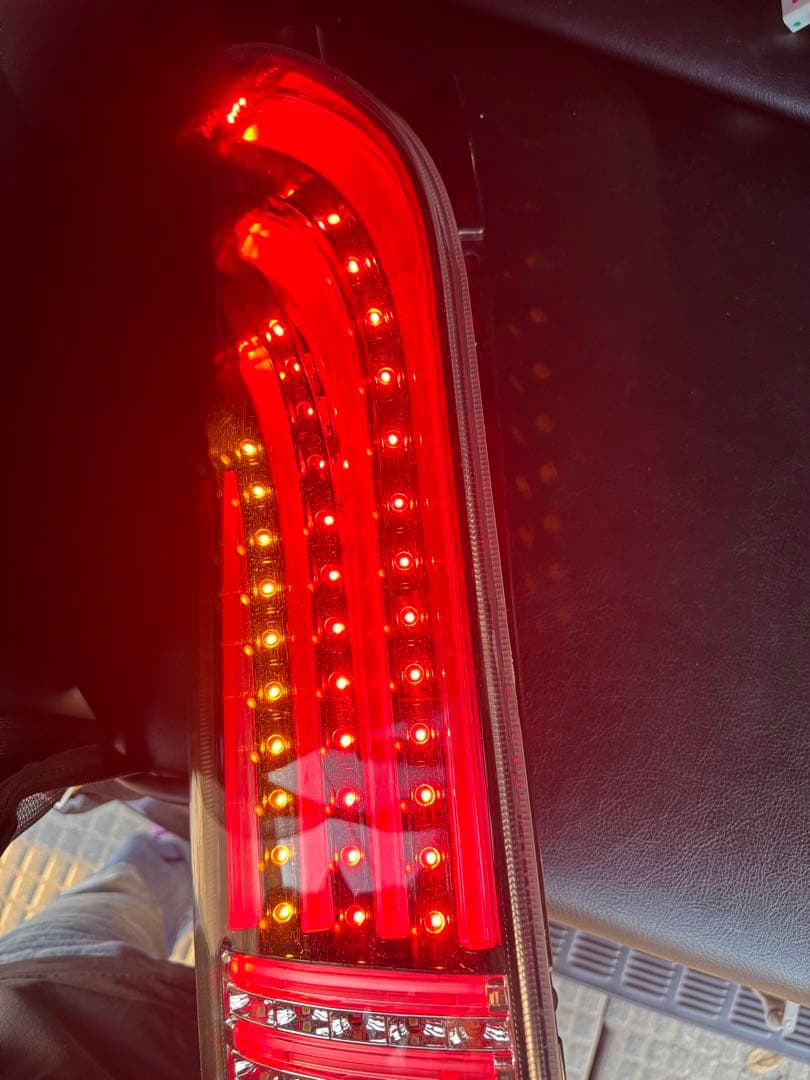 【値引き相談歓迎】ヘリオス　LED テールランプ クリア/レッド　ハイエース