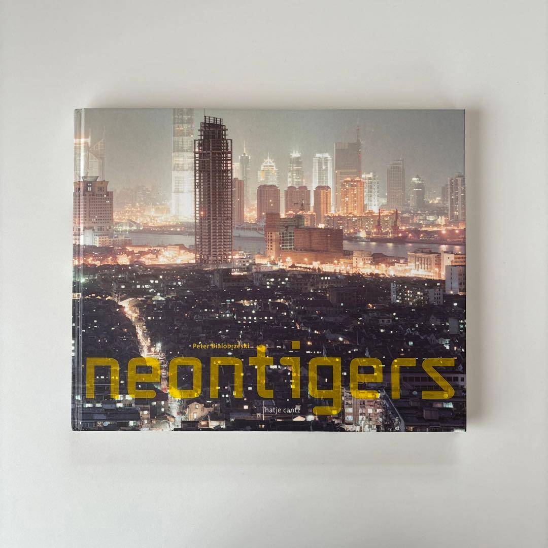 洋書 neon tigers / Peter Bialobrzeski