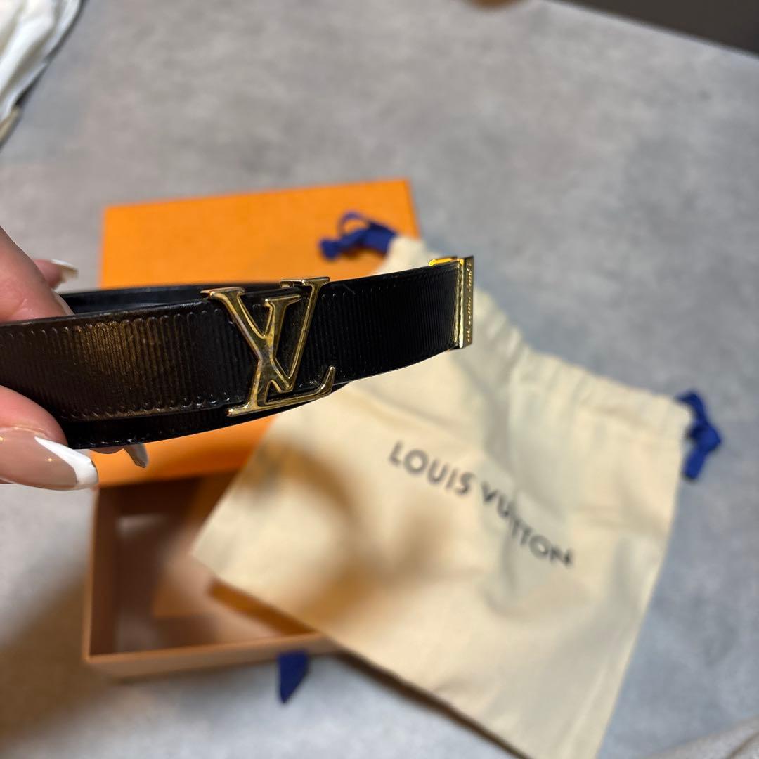 LOUIS VUITTON ブラックレザーベルト　レディース