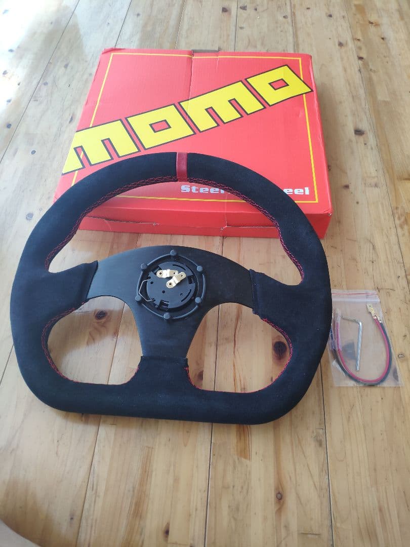 新品・未使用・現品限り・Dタイプ スエード革ステアリング レーシング