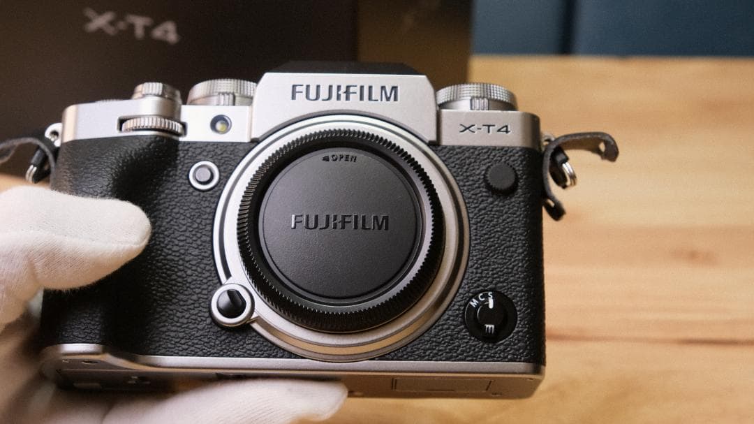 【修理点検済】FUJIFILM (フジフイルム) X-T4 ボディ　シルバー