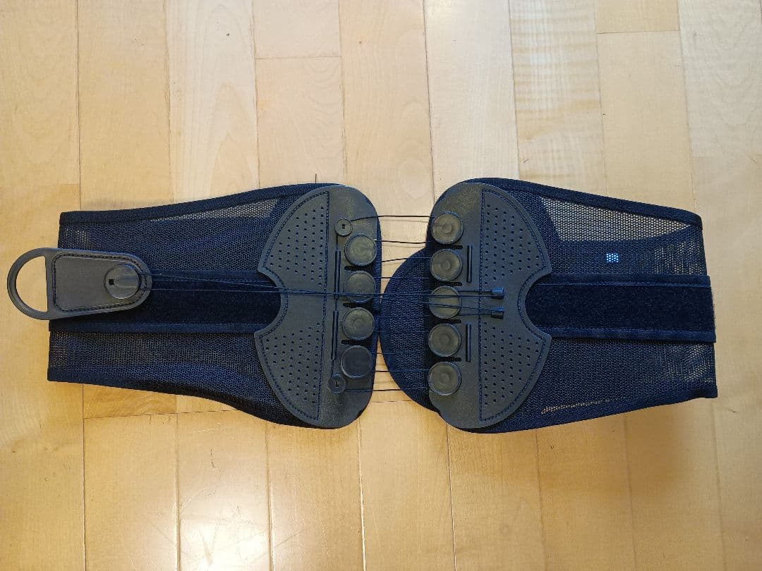 新品 腰痛サポートベルト メッシュ 黒