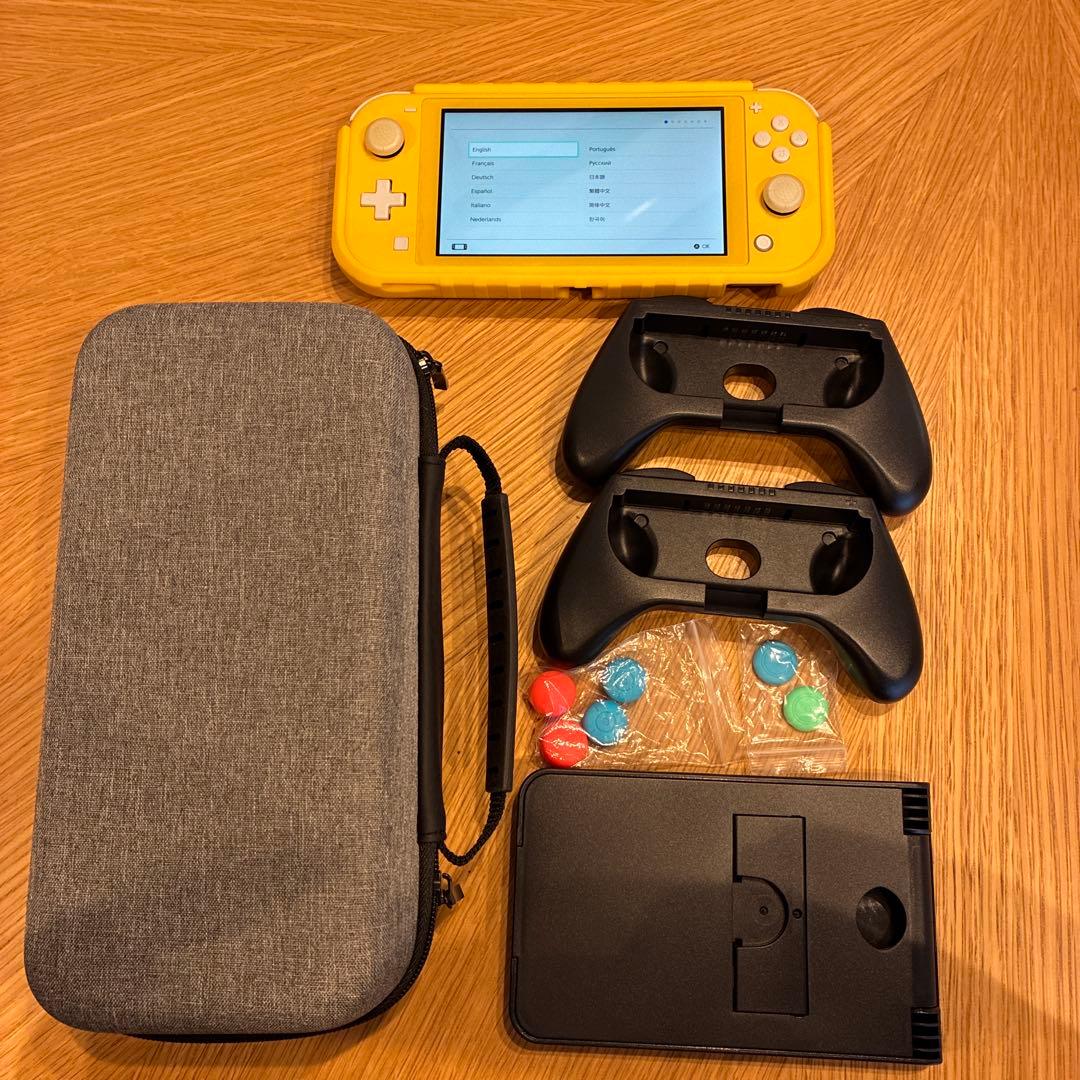 Nintendo Switch Light(イエロー) + ポーチなどおまけ