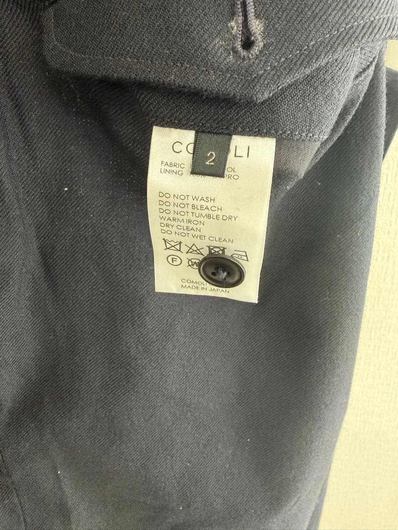 COMOLI コモリ ウールサージ バック ストラップ パンツ