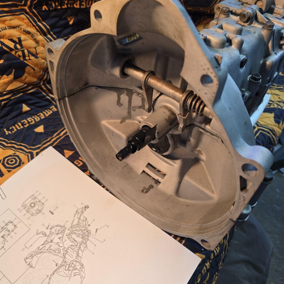 ジムニーsj30 改5速用ミッション　アッセンブリ　ニュートラルスイッチなし