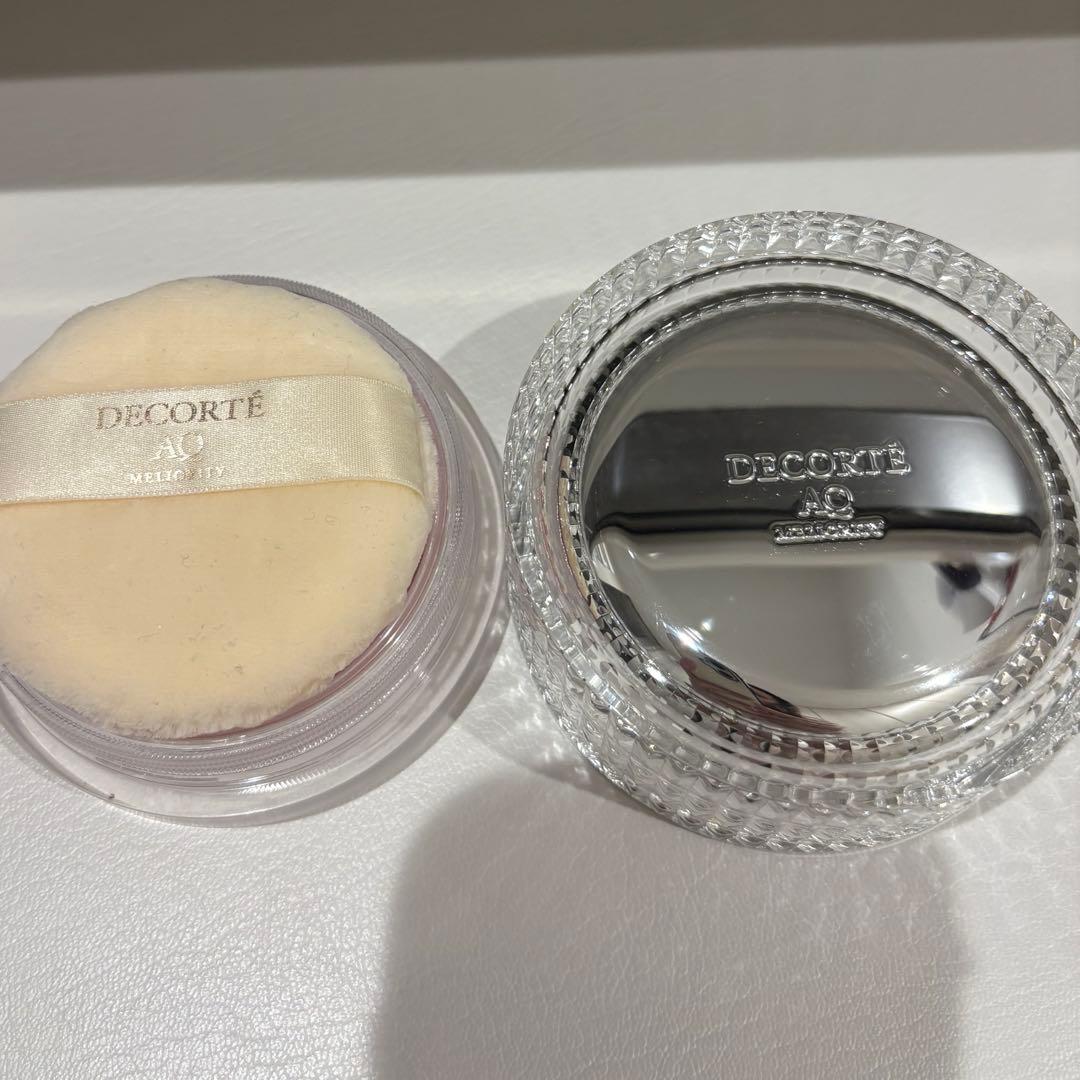 ハチワレ様　DECORTE AQミリオリティフェイスパウダーn パフ付き