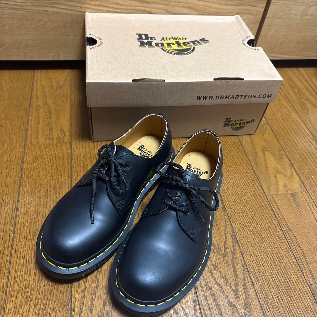 新品 箱あり Dr. Martens ドクターマーチン ブラック 3ホール 23