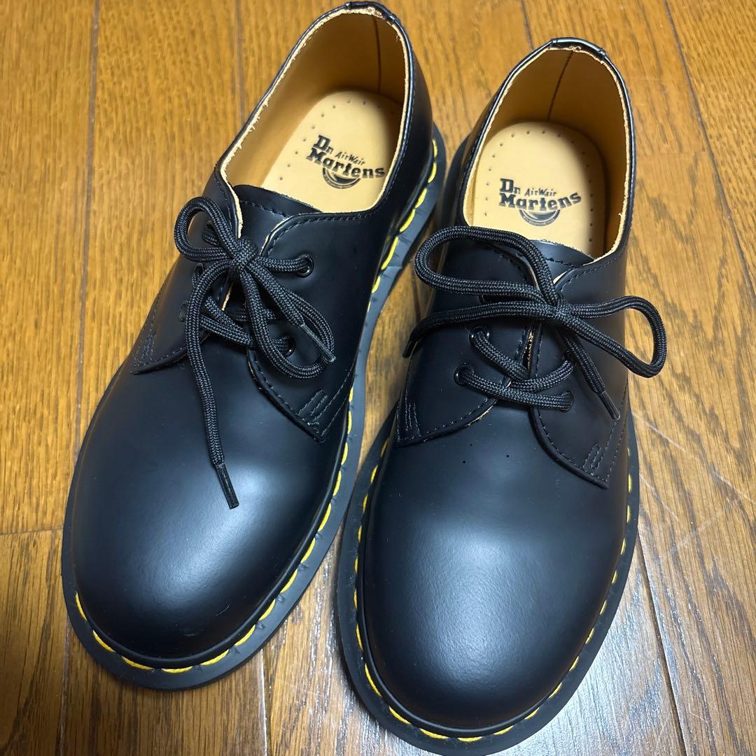 新品 箱あり Dr. Martens ドクターマーチン ブラック 3ホール 23