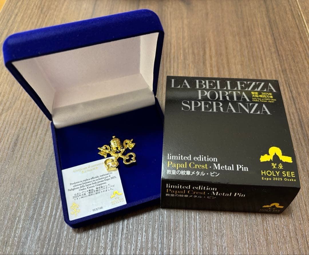 B*銀様 【万博イタリア・バチカン館100個限定】ローマ教皇の紋章ピンバッジ　1