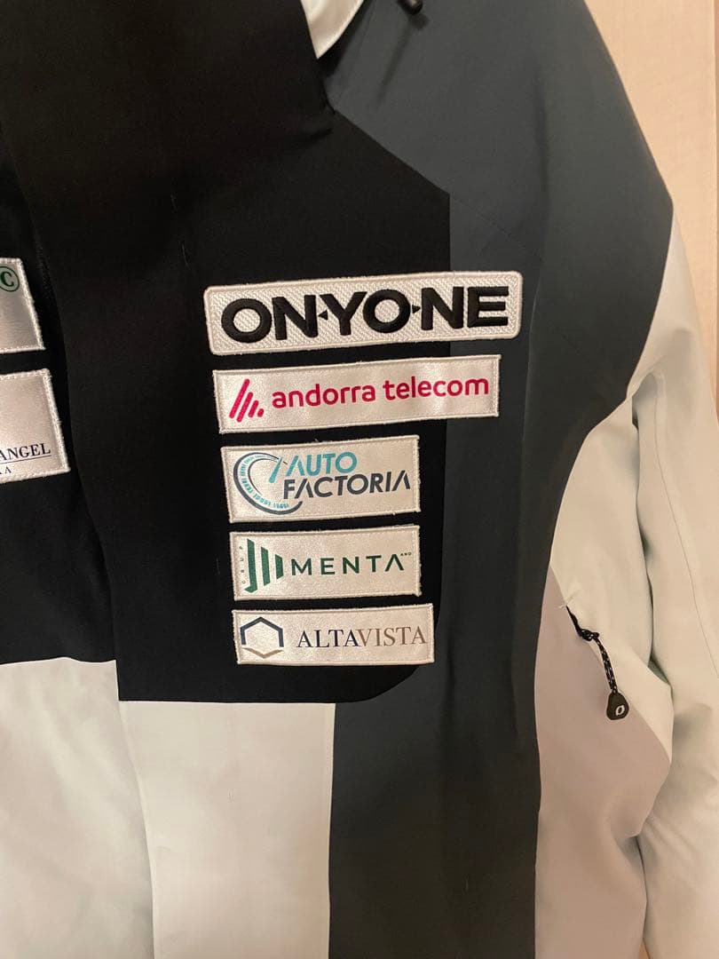 ONYO-NE スキーウェア フード付き　アンドラ