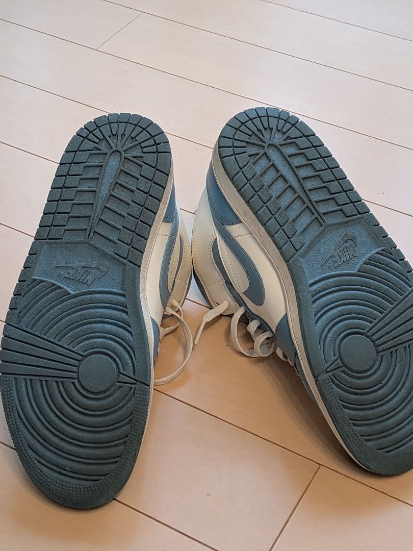 エア・ジョーダン1 mid NC ノースカロライナカラー