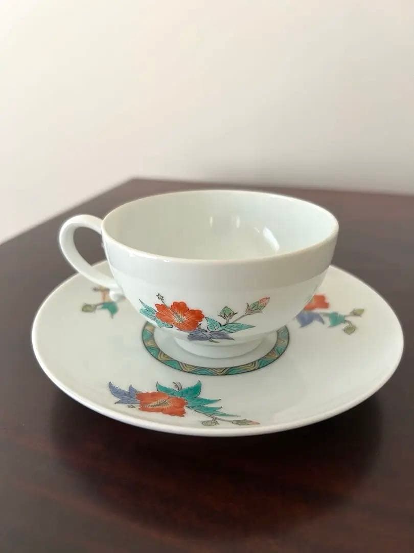 【柿右衛門】人間国宝　十四代酒井田柿右衛門作　ティーカップ&ソーサー