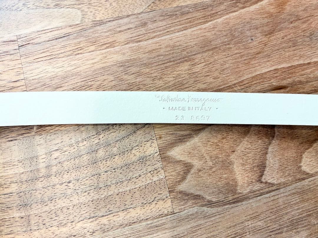 フェラガモ　レディース　ベルト　新品