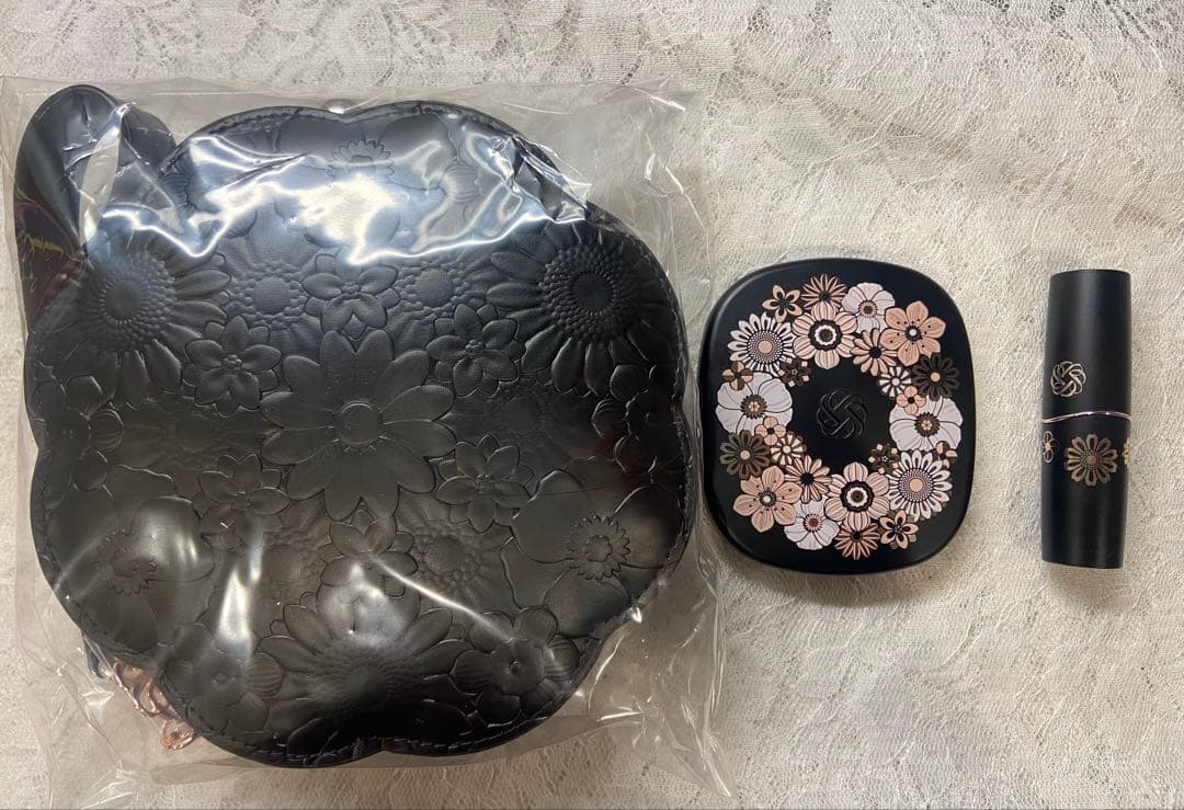 コスメデコルテ クリスマスコフレ 2025アイシャドウ+リップ+ポーチ3点