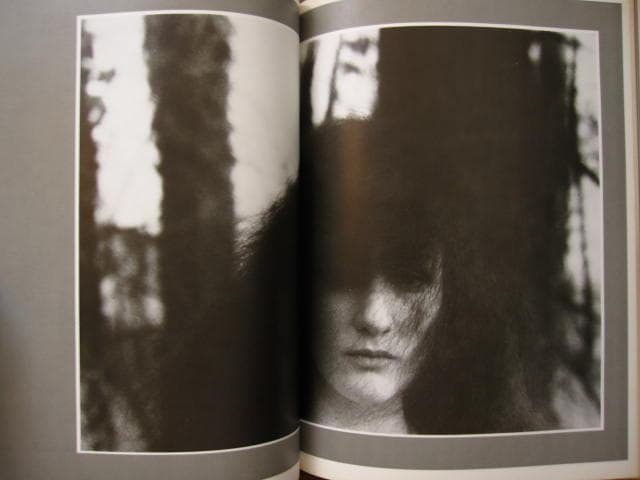 Wallflower　Deborah Turbeville　デボラ・ターバヴィル