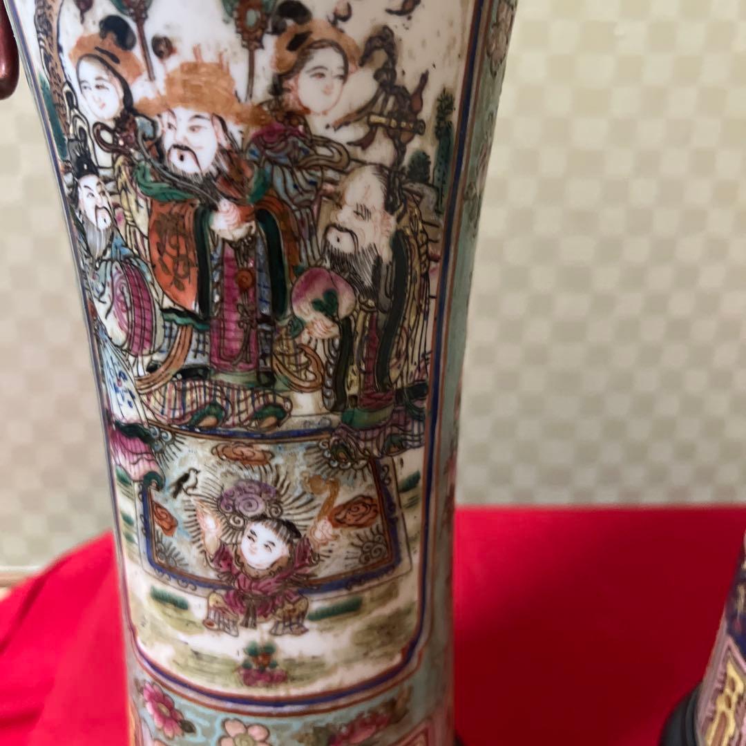 大清嘉慶年製　中国の武神が描かれた双耳付きの人物花瓶です。﻿骨董　アンティーク