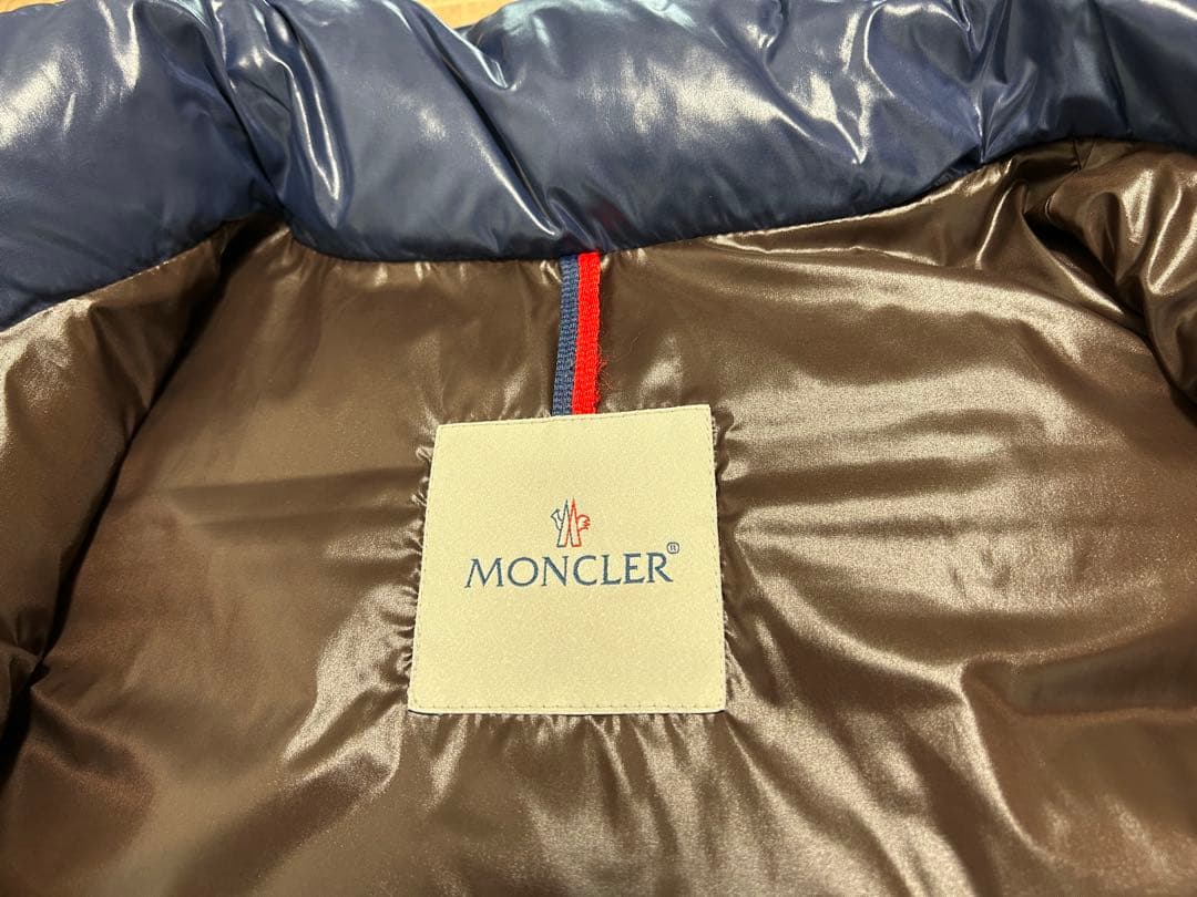 ⭐︎ スメラギ 123 ⭐︎MONCLER MAYA ネイビー　フード付き