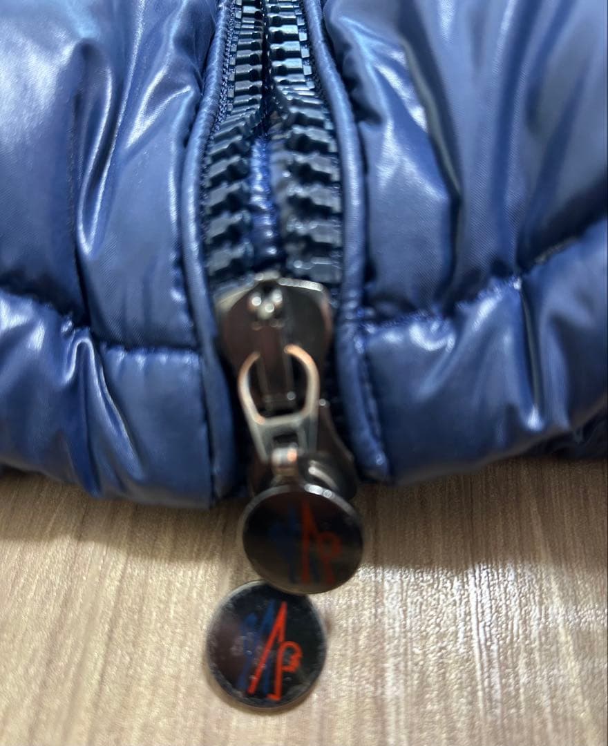 ⭐︎ スメラギ 123 ⭐︎MONCLER MAYA ネイビー　フード付き