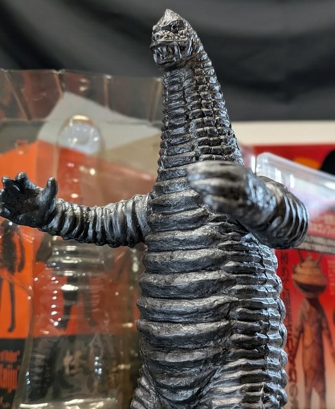 怪獣のあけぼのＤＶＤ２枚組＆特典フィギュア 幻のレッドキング シルバーバージョン