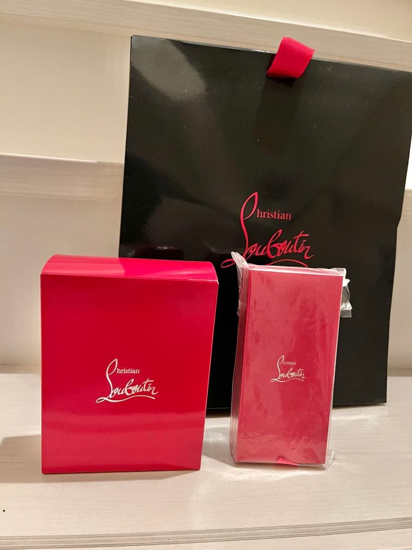 クリスチャンルブタンベルベットマットリップカラー