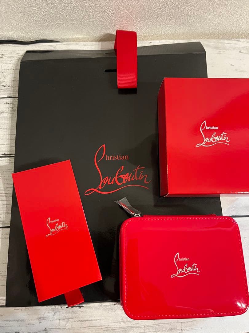 クリスチャンルブタンベルベットマットリップカラー