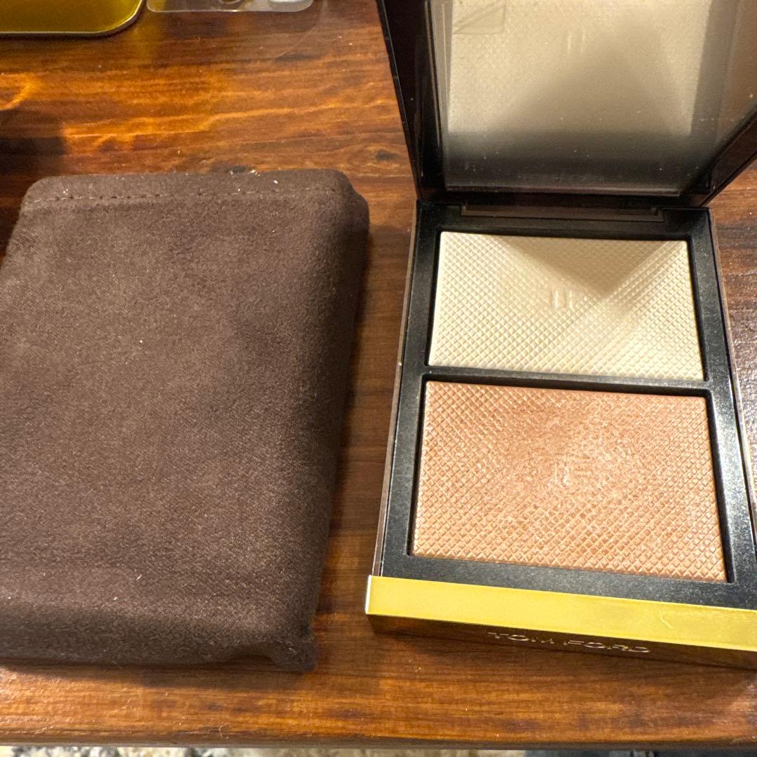 フェイスカラー TOM FORD SKIN ILLUMINATING POWDER DUO