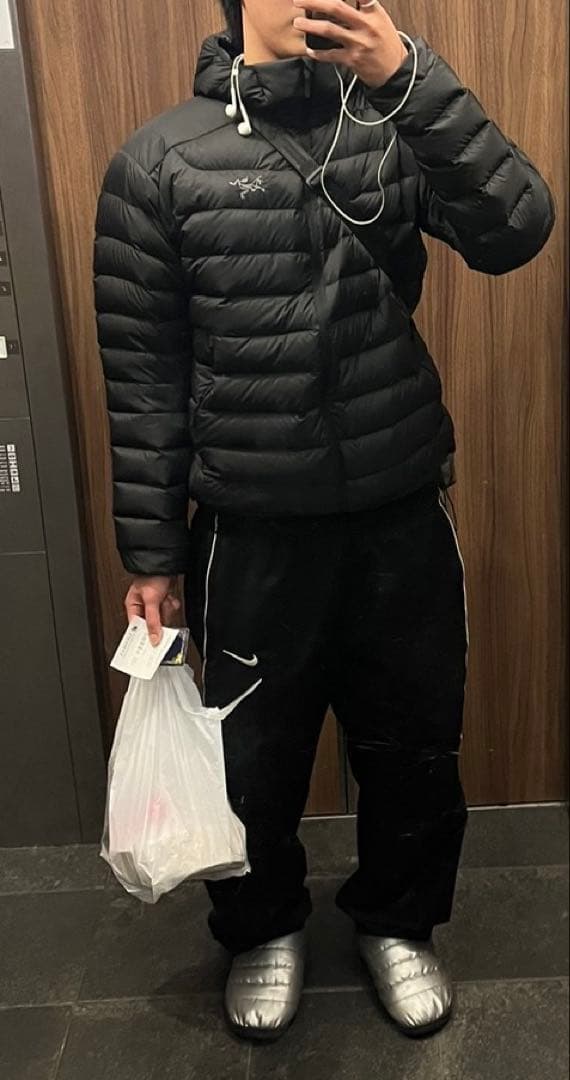 アークテリクス　セリウムフーディ　ブラック　mサイズ