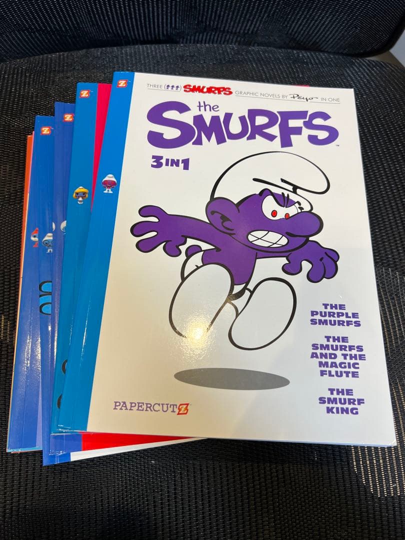 英語絵本　the Smurfs 3 in 1