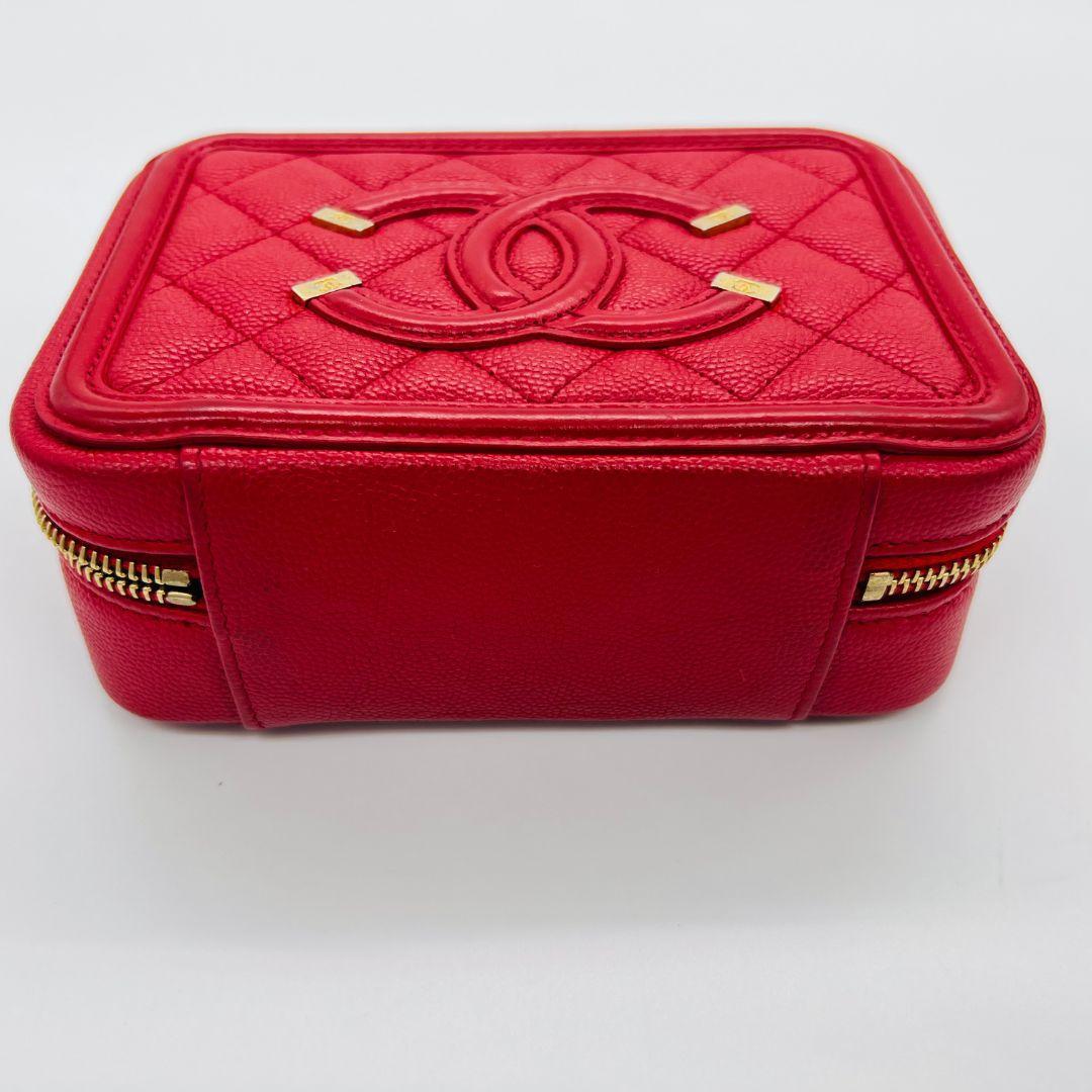 シャネル CCフィリグリー ショルダー　バニティ レッド キャビアスキン レザー