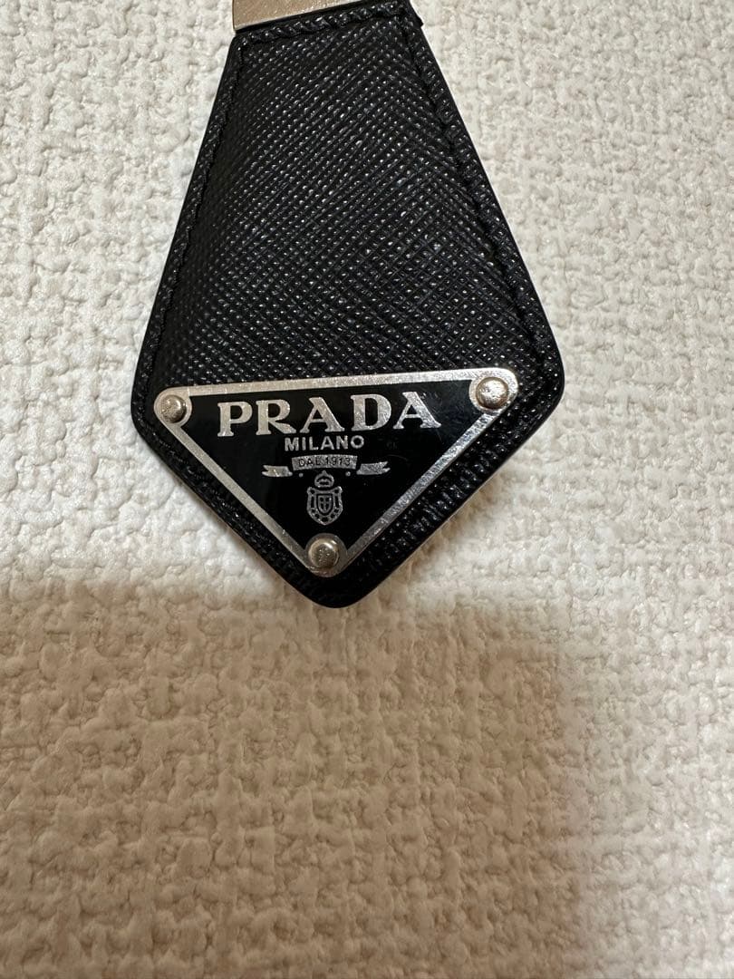 PRADA 黒 レザー キーホルダー キーリングダイヤモンド型