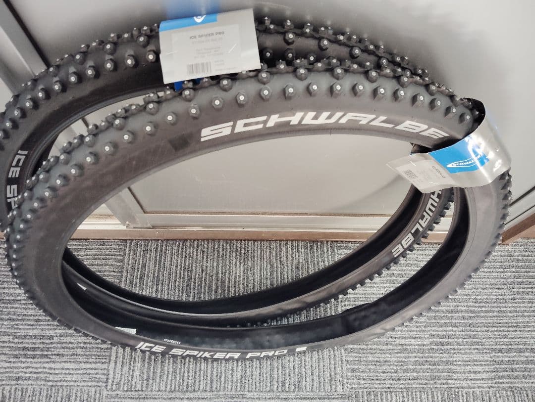 スパイクタイヤ　SCHWALBE ICE SPIKER PRO