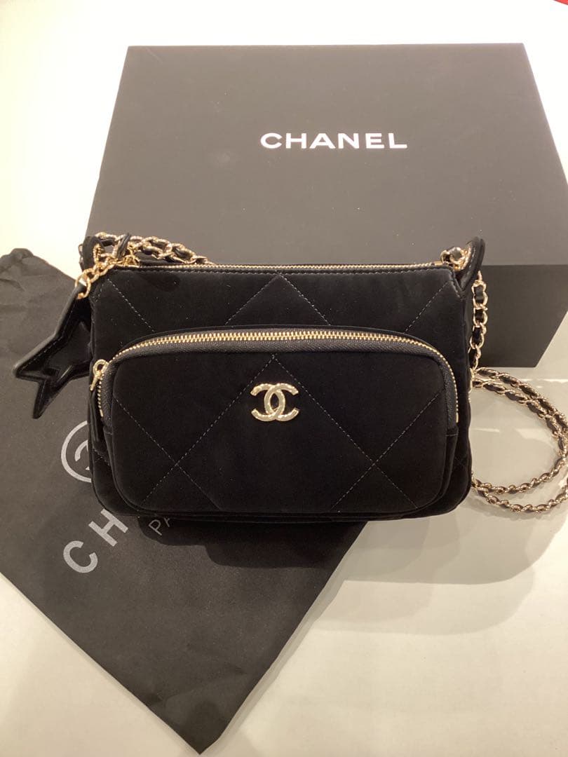 シャネル　ベルベッドエフェクトチェーンクラッチバッグ　ノベルティ
