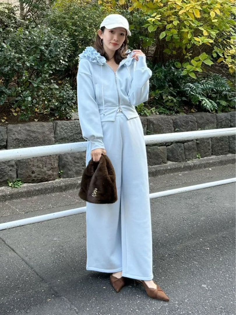 SNIDEL 新作 フリルショートジップパーカー ライトブルー