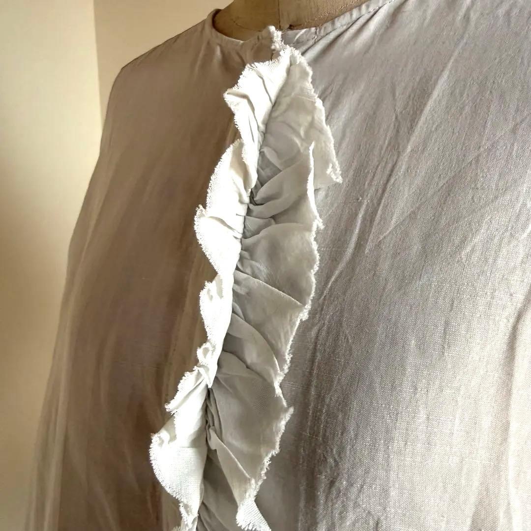 kagure かぐれ　ワッシャーフリルブラウス/ライトグレー（2025年春夏）