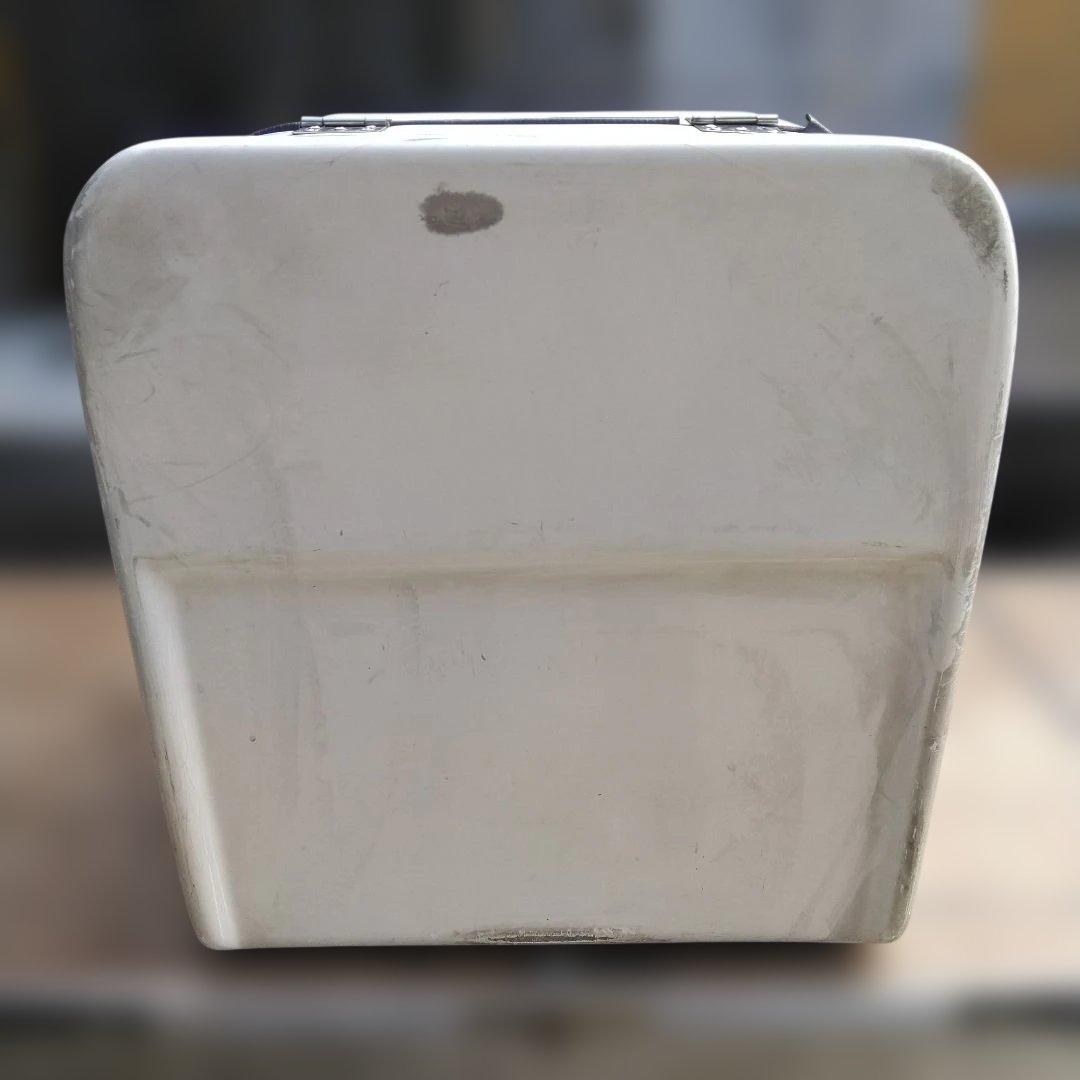 ①メーカー不明デリバリーボックス/補修ベース