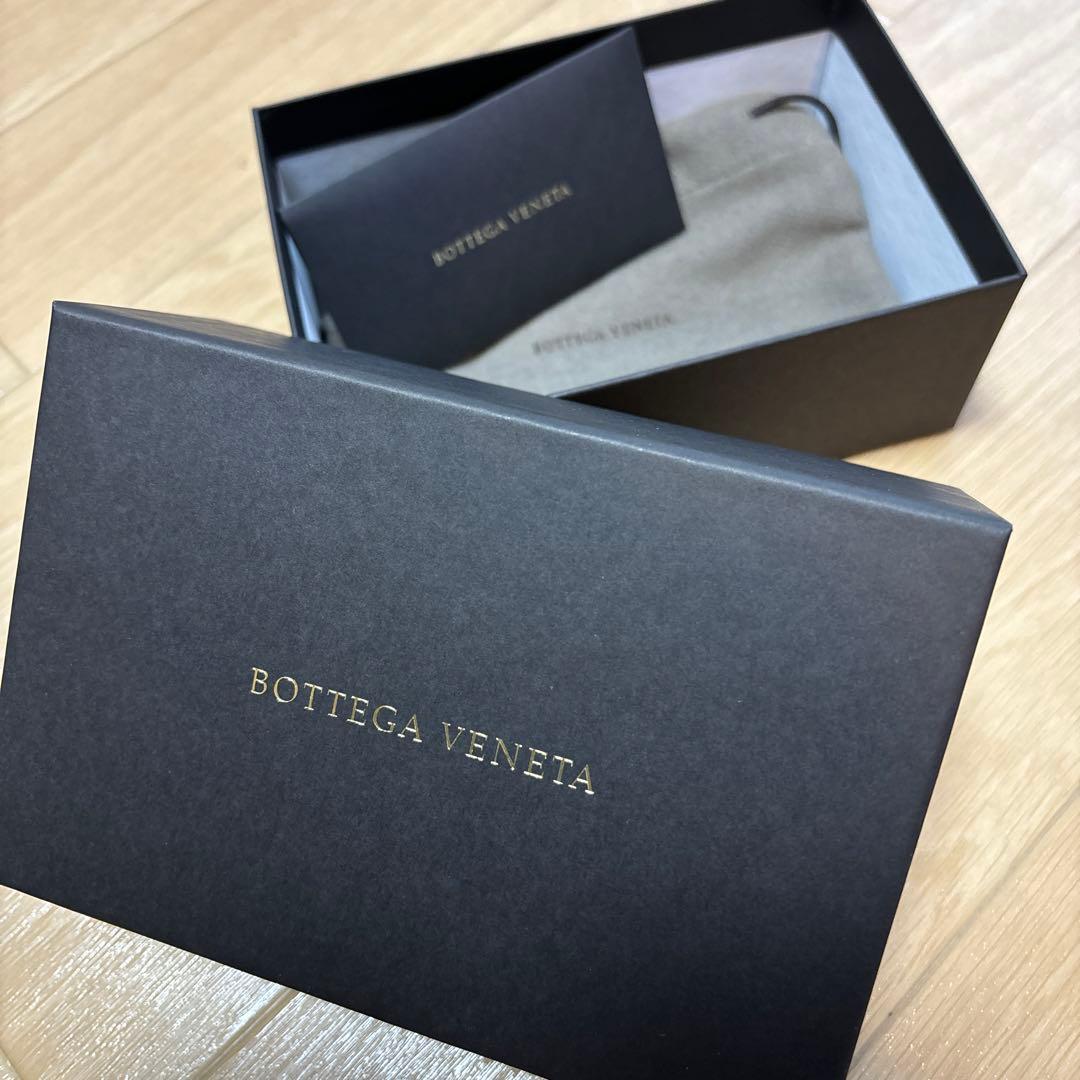 【新品】【最終値下げ】Bottega Veneta 編み込みレザーキーホルダー
