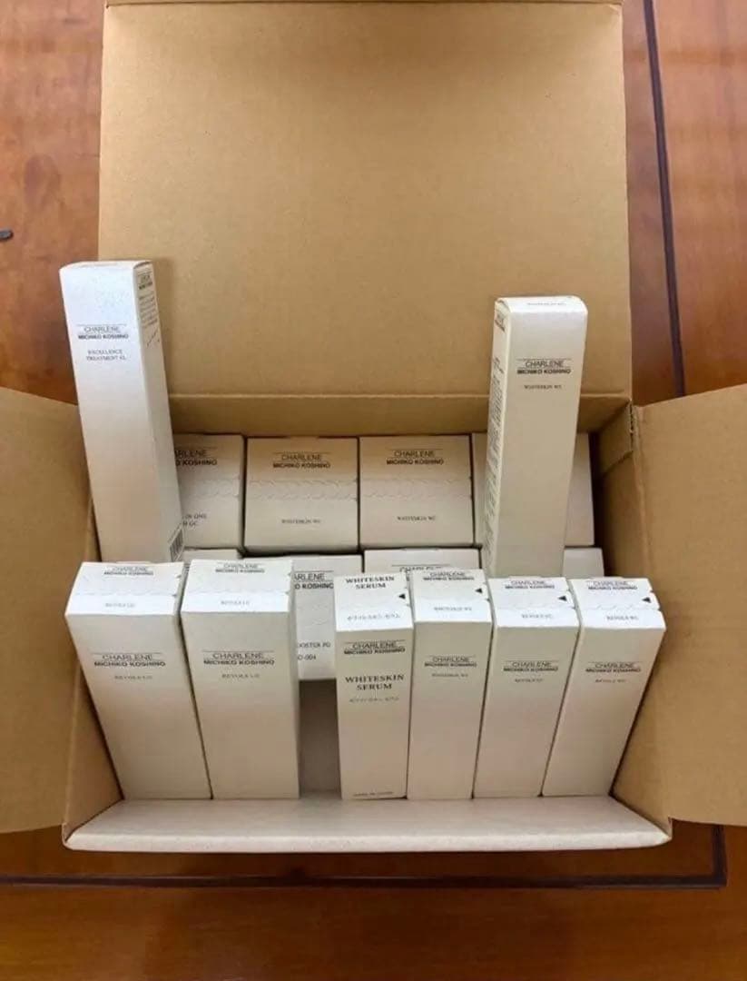 1800円/個 CHARLENE/MICHIKO KOSHINO 16点