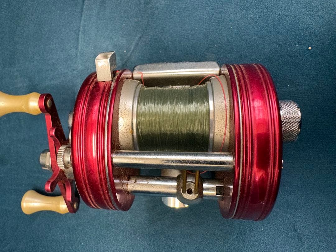 ボ*ク様 希少　アブガルシア　アンバサダー　2500C レッド