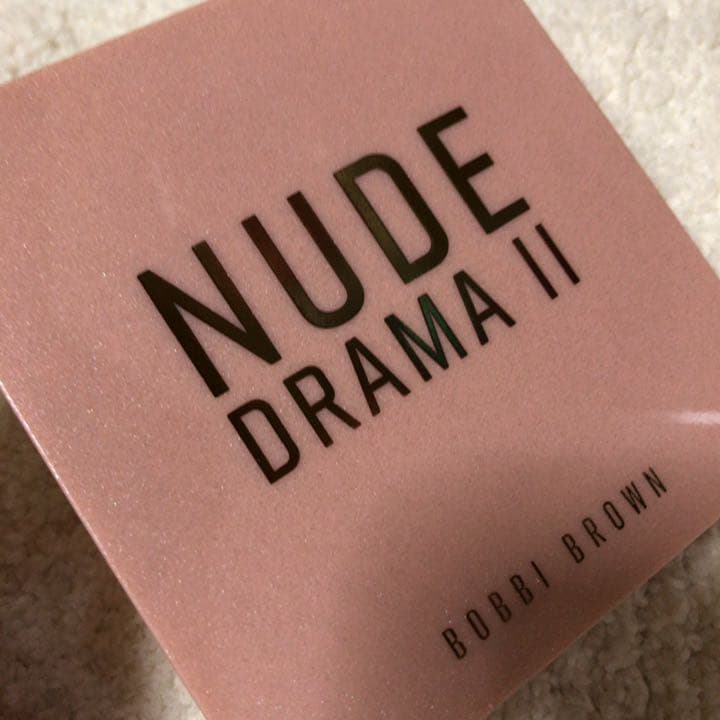 BOBBIBROWN の限定アイシャドウ、ヌードドラマⅡアイシャドウパレット新品