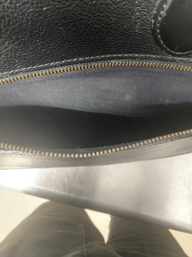 吉田カバンブラックレザー ビジネスバッグ　(チャックが壊れてる)