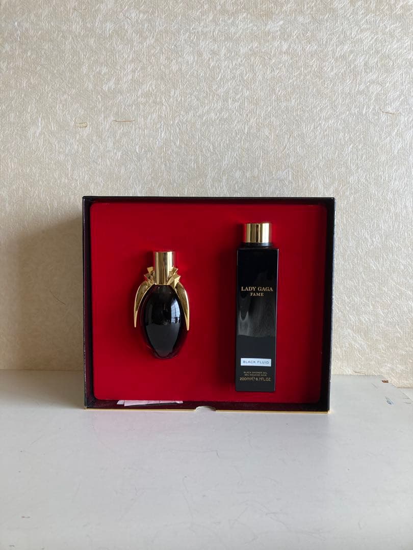■レディガガ　限定セット｜香水＋シャワージェル200mL｜廃盤・未使用・BOX付