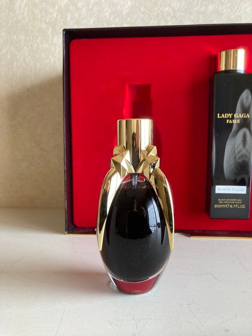 ■レディガガ　限定セット｜香水＋シャワージェル200mL｜廃盤・未使用・BOX付