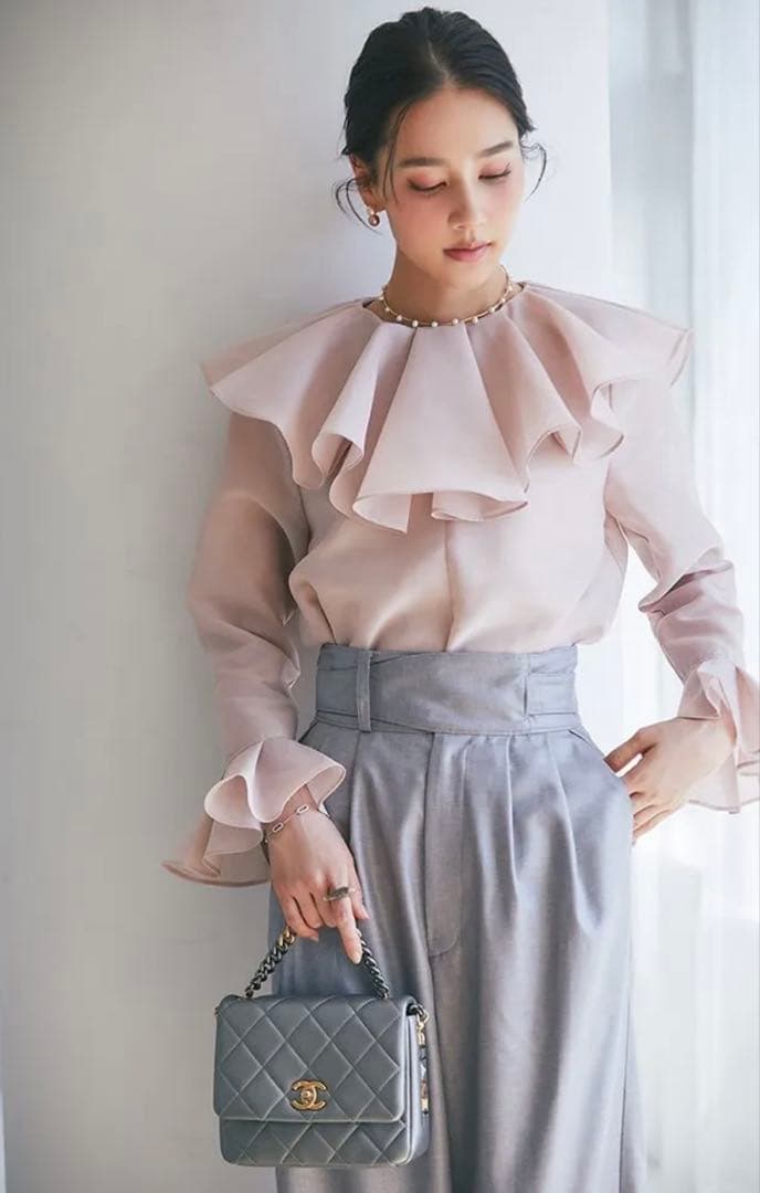 新品　SEVENTEN シアーラッフルブラウス(ピンク)