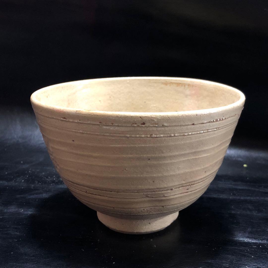 究極の古美術◆蔵から中国骨董と思われる華の紋様が可愛い抹茶茶碗が出て来ました。