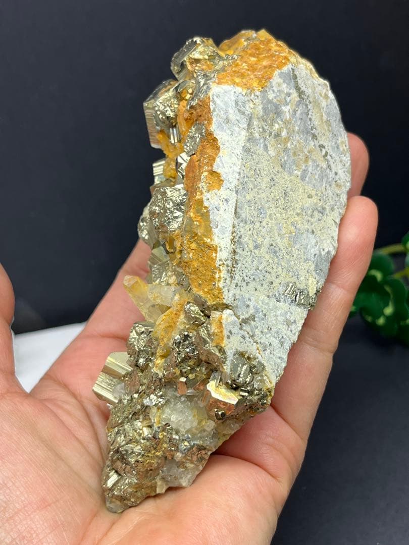 天然石　水晶クラスター　パイライト原石　大粒キューブ付き　約424g⭐️1926